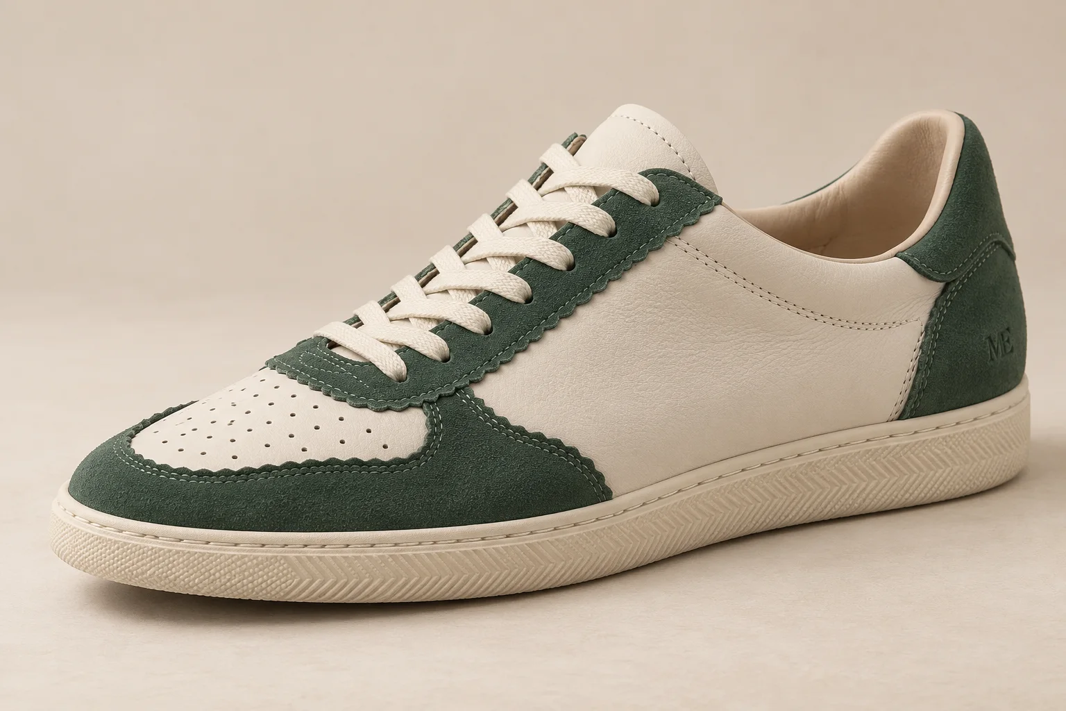 Archive 82 W in Cream / Forest, 45° view