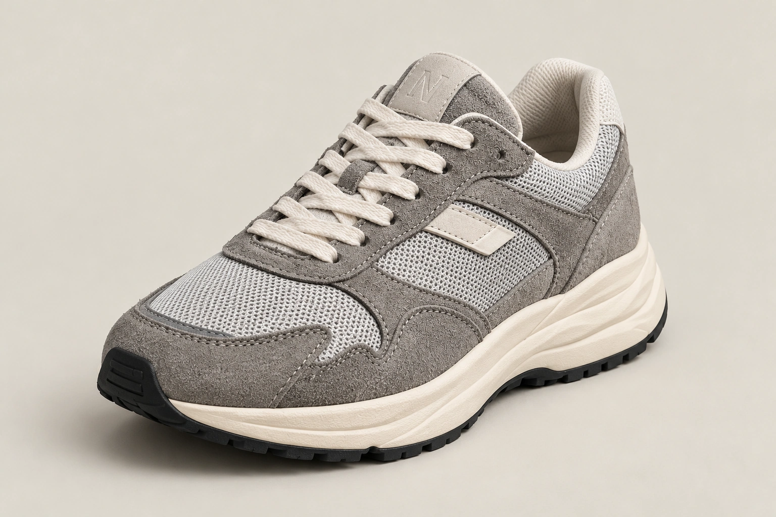 Metro 02 W, Grey / White, front three-quarter view