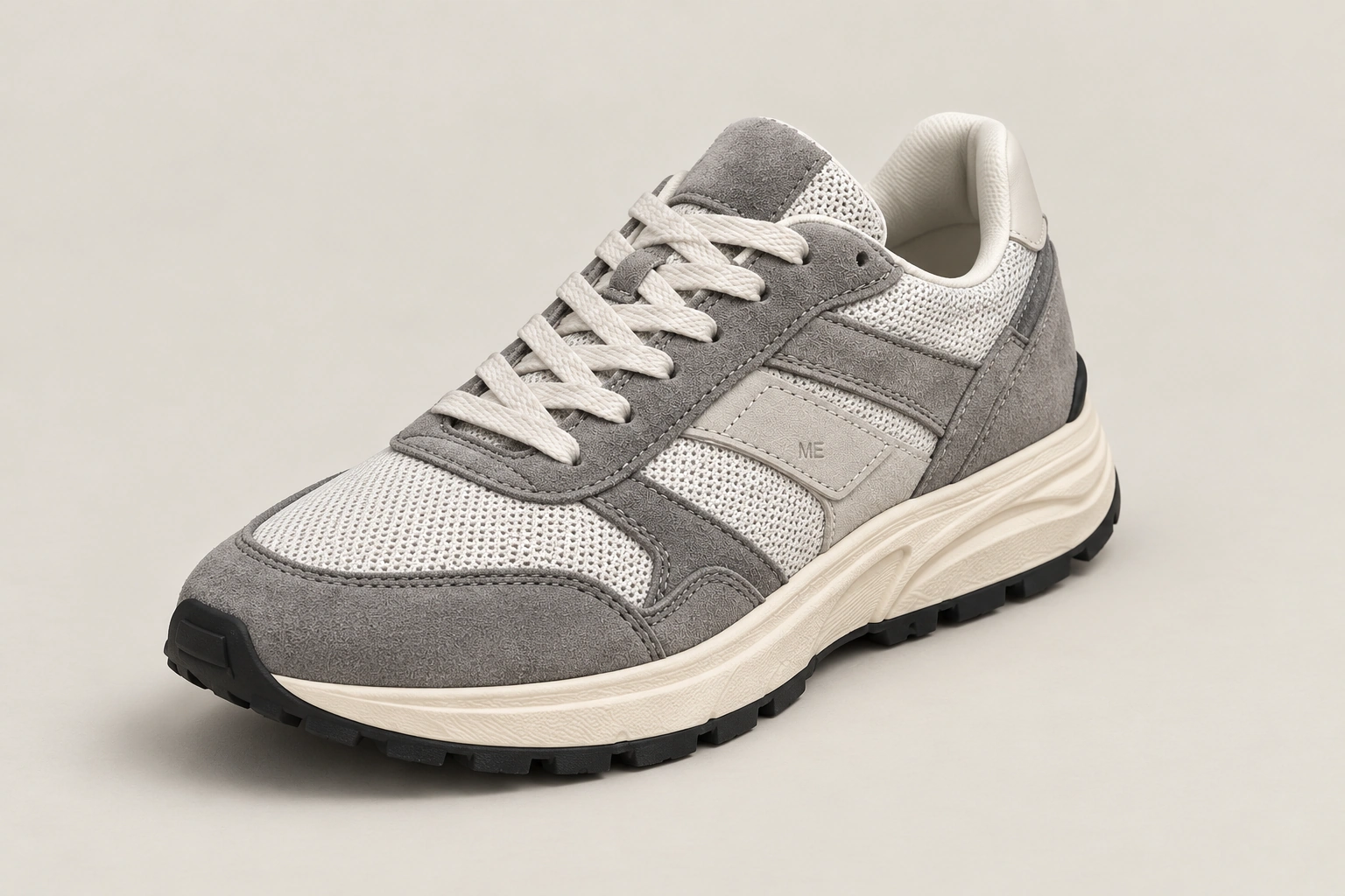 Metro Mesh M in Grey / White, 45° view