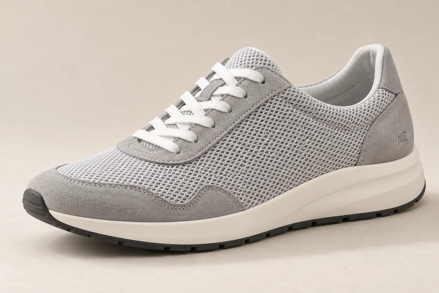 Metro Mesh W in Grey / White, 45° view