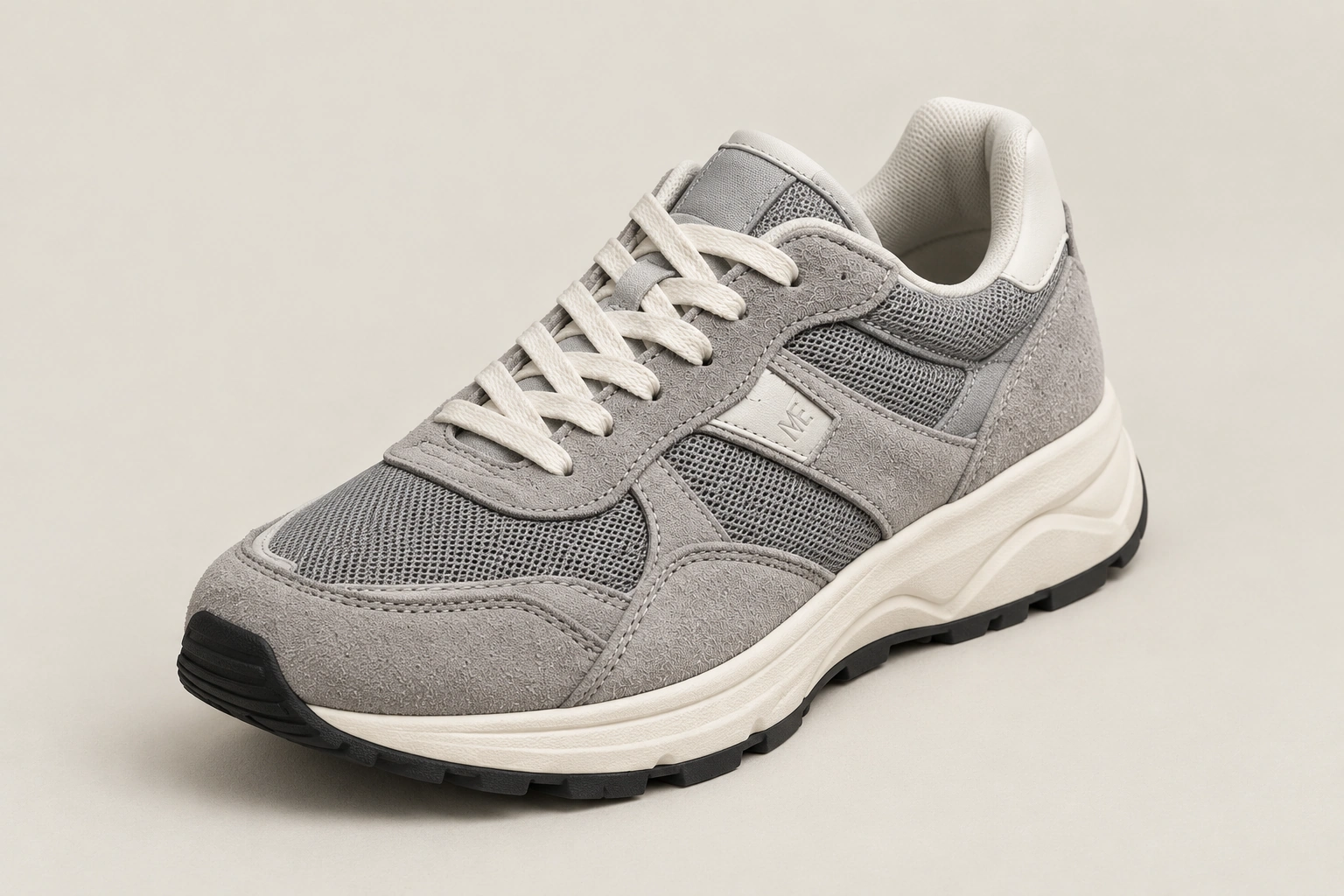 Metro Suede M in Grey / White, 45° view