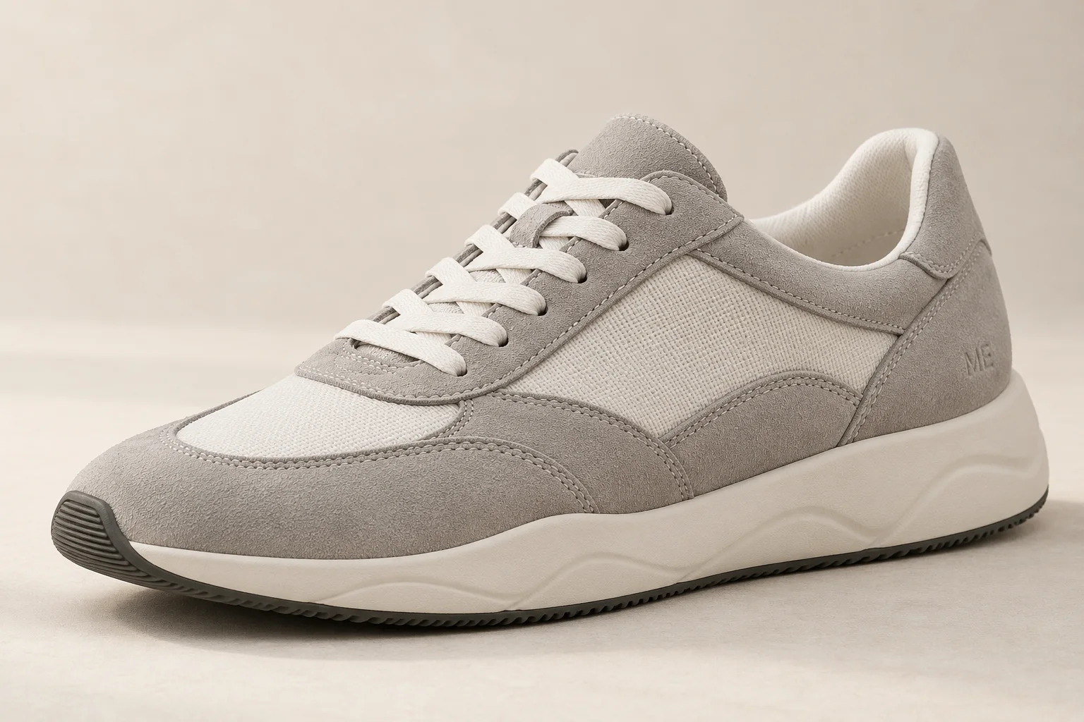 Metro Suede W in Grey / White, 45° view